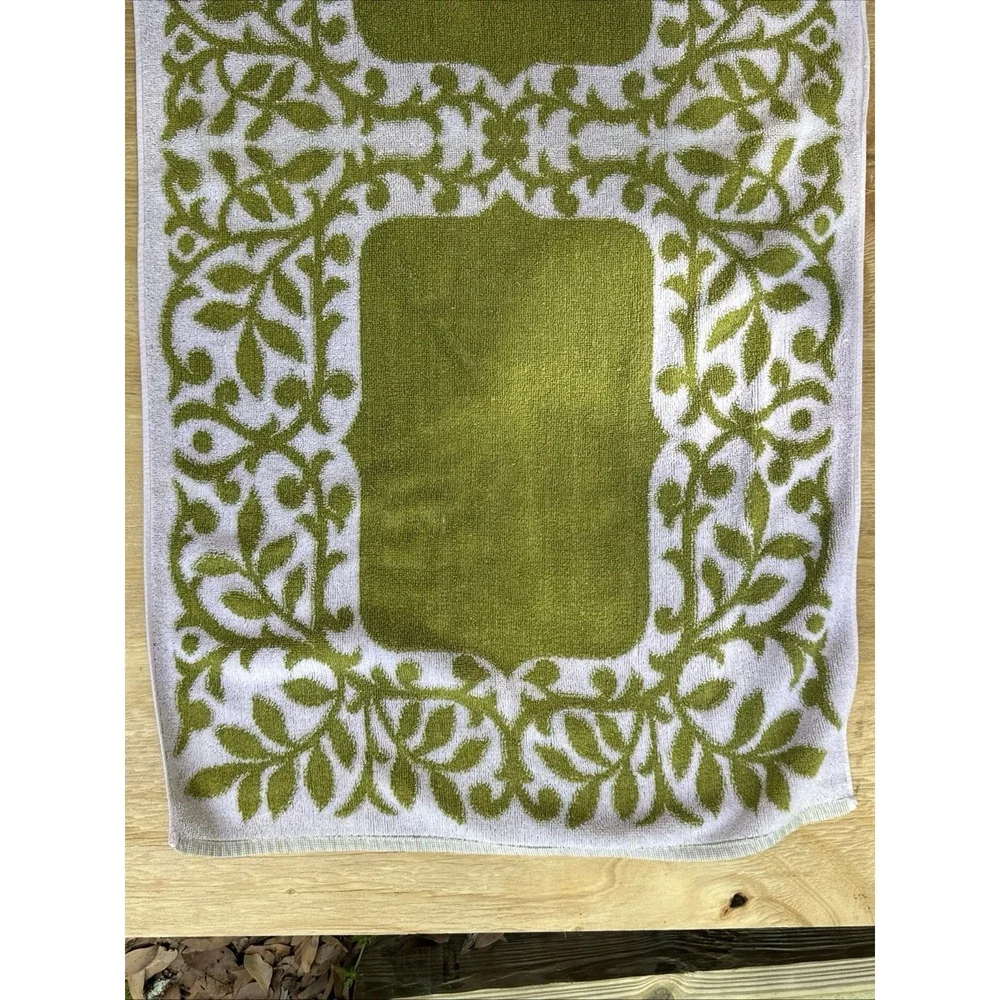 Vtg 70s Avocado Green Floral Damask Bath Towel 21x42 Cotton Terry MCM Retro